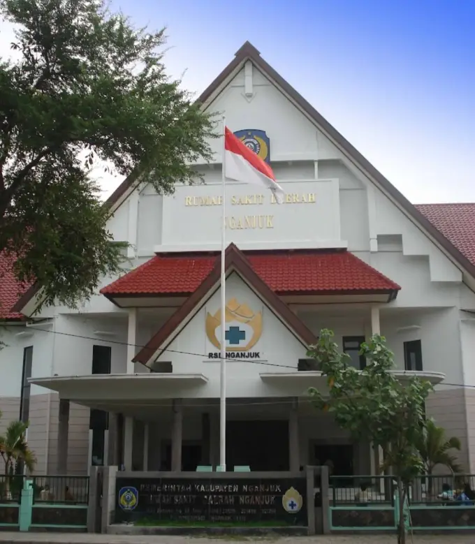Untuk memastikan ketenangan seluruh pasien, RSUD Nganjuk menetapkan aturan jam besuk harian sebagai berikut: Pagi/Siang (11.00 - 13.00 WIB): Diperuntukkan bagi kerabat yang hendak membesuk di sela jam istirahat. Sore/Malam (17.00 - 19.00 WIB): Waktu fleksibel bagi pengunjung setelah menyelesaikan rutinitas harian. Catatan: Jadwal dapat mengalami sedikit penyesuaian pada hari libur nasional. Disclaimer: Data ini bersifat rujukan sementara dan berpotensi mengalami kekeliruan atau pembaruan. Pastikan untuk selalu mengecek jadwal paling gres melalui layanan pelanggan RSUD Nganjuk.