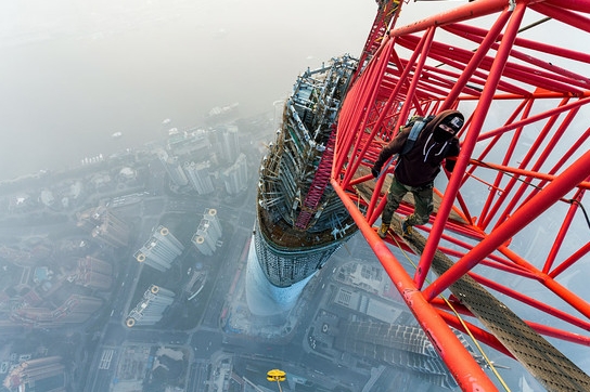 Woww, Dua Orang Ninja Memanjat Tower Setinggi 650 meter Seperti apa rasanya