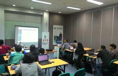 Belajar Bisnis Online Internet Marketing di Gunung Jakarta Selatan