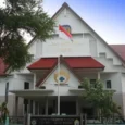 Untuk memastikan ketenangan seluruh pasien, RSUD Nganjuk menetapkan aturan jam besuk harian sebagai berikut: Pagi/Siang (11.00 - 13.00 WIB): Diperuntukkan bagi kerabat yang hendak membesuk di sela jam istirahat. Sore/Malam (17.00 - 19.00 WIB): Waktu fleksibel bagi pengunjung setelah menyelesaikan rutinitas harian. Catatan: Jadwal dapat mengalami sedikit penyesuaian pada hari libur nasional. Disclaimer: Data ini bersifat rujukan sementara dan berpotensi mengalami kekeliruan atau pembaruan. Pastikan untuk selalu mengecek jadwal paling gres melalui layanan pelanggan RSUD Nganjuk.